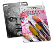 Credenciais Couchê 250g Verniz Uv Total Frente Com Cordão Sem Clip Jacaré (90x147mm)