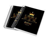 Caderneta Capa Maleável Wire-O Abertura Horizontal Capa Couchê 250g e Miolo Ap 75g Laminação Fosca e Hotstamping (105x150mm)