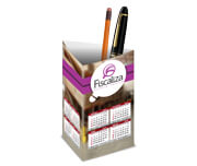 Calendário De Mesa Porta Canetas Vertical Couchê 250g Verniz UV Total Frente