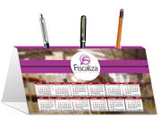 Calendário De Mesa Porta Canetas Horizontal Couchê 250g Verniz UV Total Frente