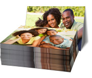 Impressão De Fotos Couchê Fosco 210g Com Verniz Uv Total Frente Modelo Retangular (150x210mm)